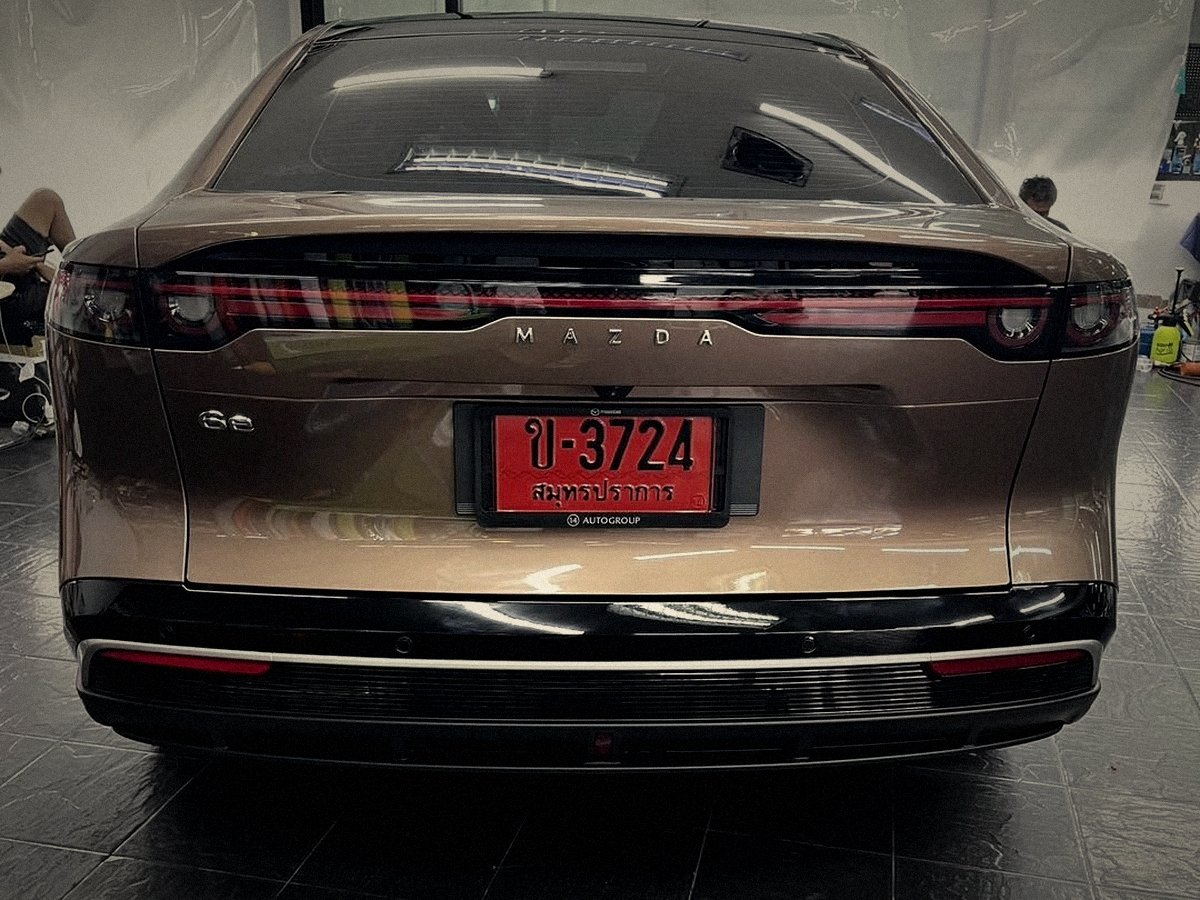 Mazda 6e finished in a bronze duotone color change