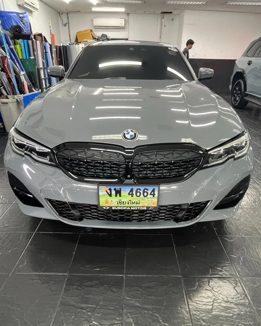 BMW 3 Series สีเทา